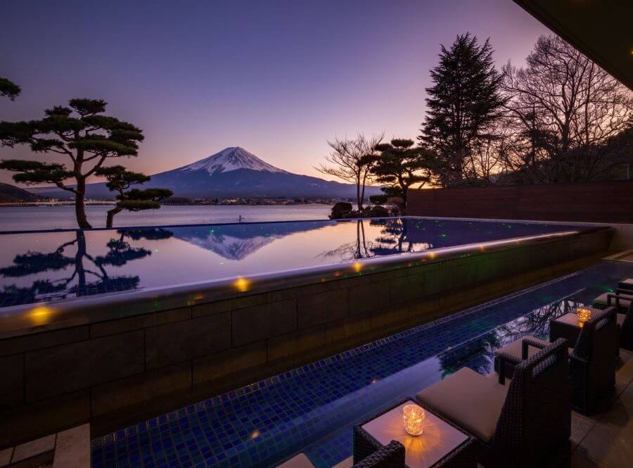 Shuhokaku Kogetsu còn có các khu vực ngắm cảnh ngoài trời để bạn có thể thư giãn và tận hưởng khung cảnh thiên nhiên tuyệt đẹp