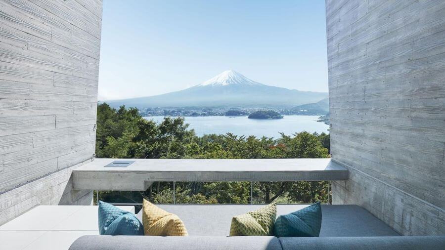 Khách sạn Hoshinoya Fuji mang đến cho bạn cơ hội chiêm ngưỡng toàn cảnh núi Phú Sĩ từ mọi góc nhìn