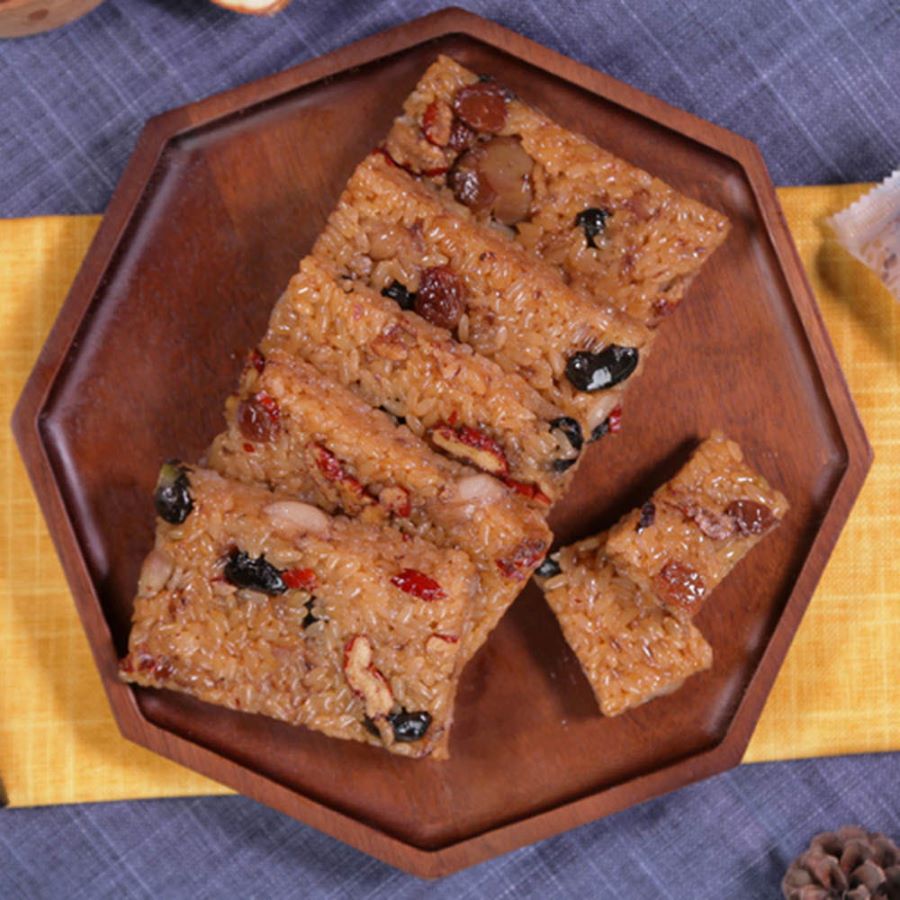 Yaksik thu hút du khách bởi hương vị ngọt ngào, đậm đà và cách chế biến cầu kỳ