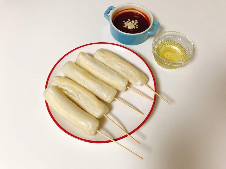 Garaetteok là một loại bánh gạo trụ dài, dẻo dai và thơm ngon đặc trưng của ẩm thực Hàn Quốc