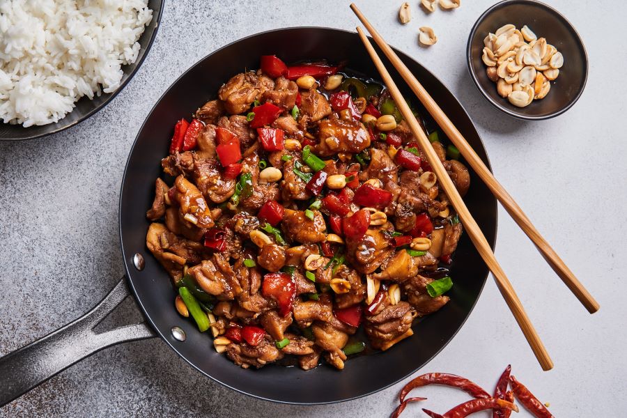 Gà Kung Pao - một trong những món ăn nổi tiếng nhất định phải thử tại Tứ Xuyên, Trung Quốc