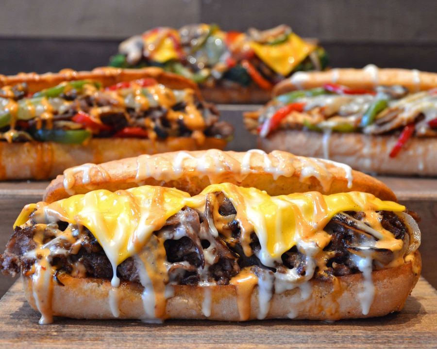 Cheese Steak là món bánh mì bò nổi tiếng ở thành phố Philadelphia, bang Pennsylvania của nước Mỹ