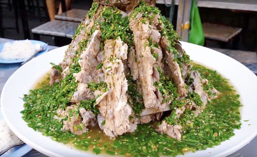 Sườn cay khổng lồ Laeng Saeb với rất nhiều ớt xanh gây tò mò với đông đảo khách du lịch Thái Lan