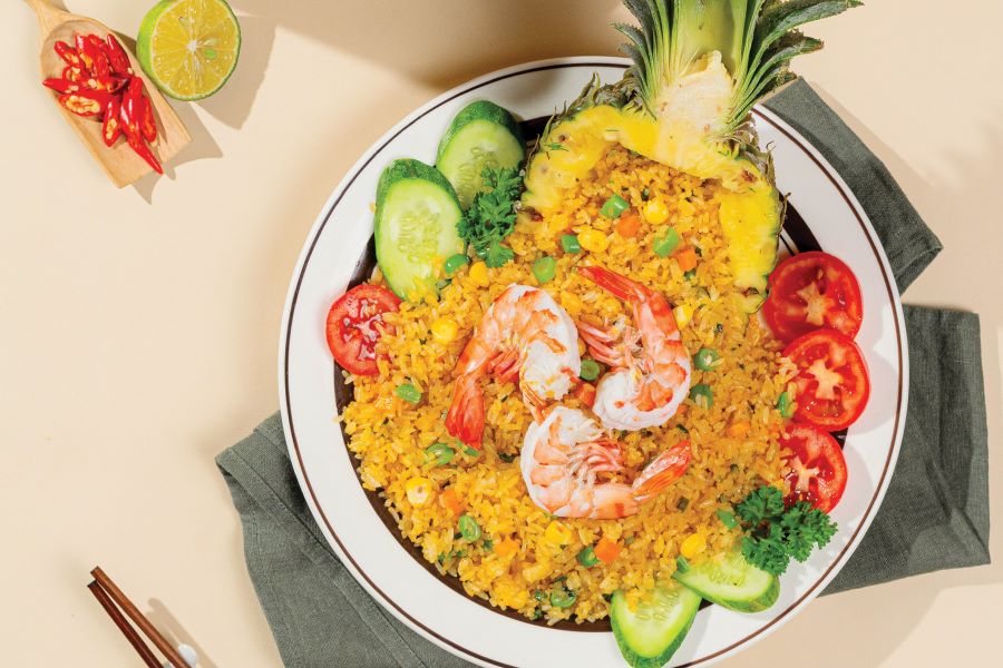 Cơm chiên hải sản kiểu Thái là sự kết hợp hài hòa nhiều hương vị khác nhau