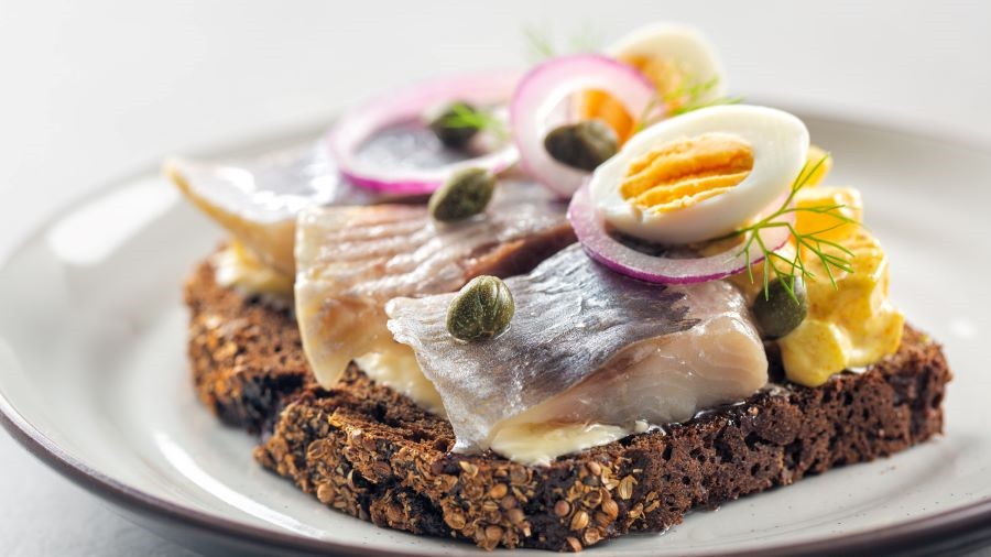 Món bánh Smorrebrod được người dân Đan Mạch sử dụng trong bữa ăn hằng ngày