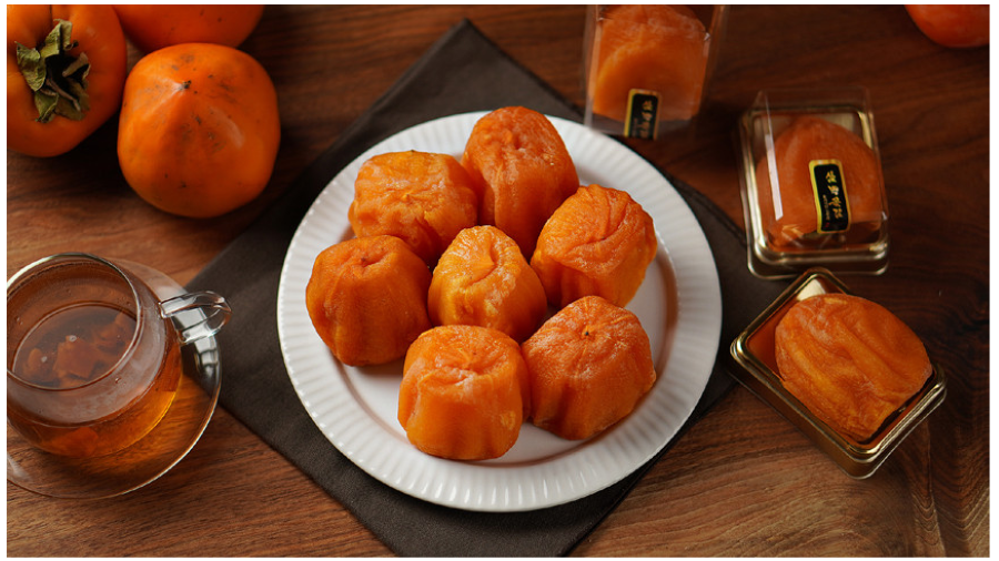 Hồng sấy dẻo là một trong những loại trái cây ăn vặt được người Hàn ưa chuộng