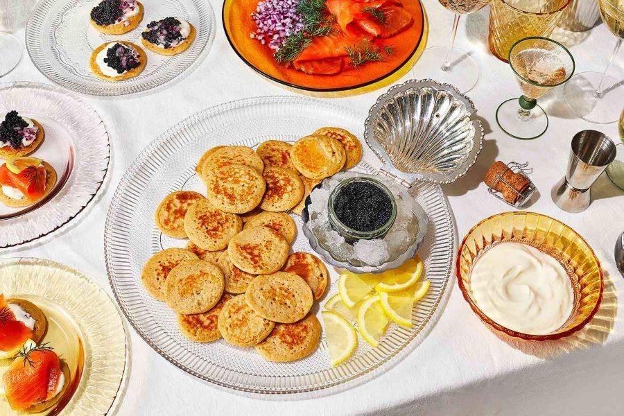 Bánh Blini là loại bánh đặc sắc trong lễ hội Maslenitsa chào mừng năm mới của Nga