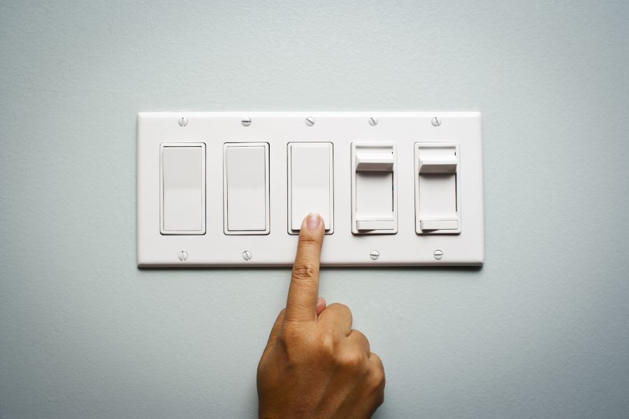 Du khách nhớ bật hết tất cả các đèn trong phòng để kích hoạt tối đa năng lượng dương và xua đi những phần “âm khí”