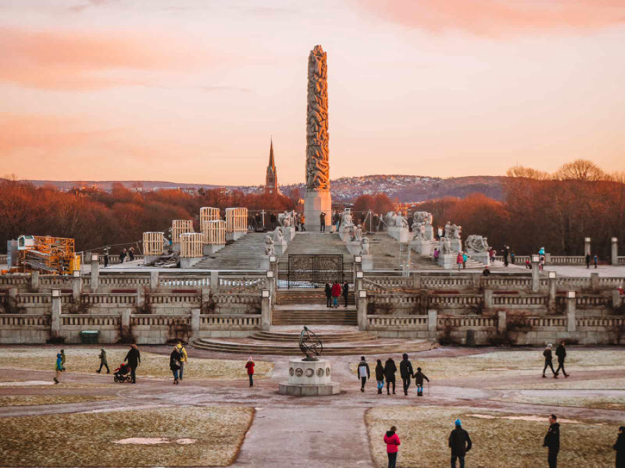 Công viên Điêu khắc Vigeland, tọa lạc tại Oslo, Na Uy, là một kiệt tác nghệ thuật độc đáo và đồ sộ