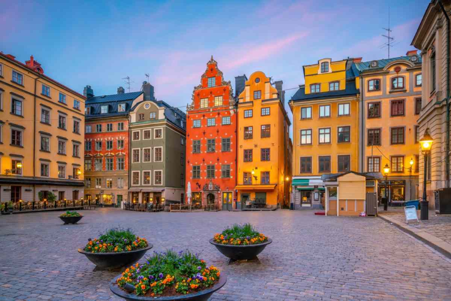 Gamla Stan, trái tim cổ kính của Stockholm, là một khu phố được xây dựng từ thế kỷ 13, mang vẻ đẹp hoài cổ đến nao lòng