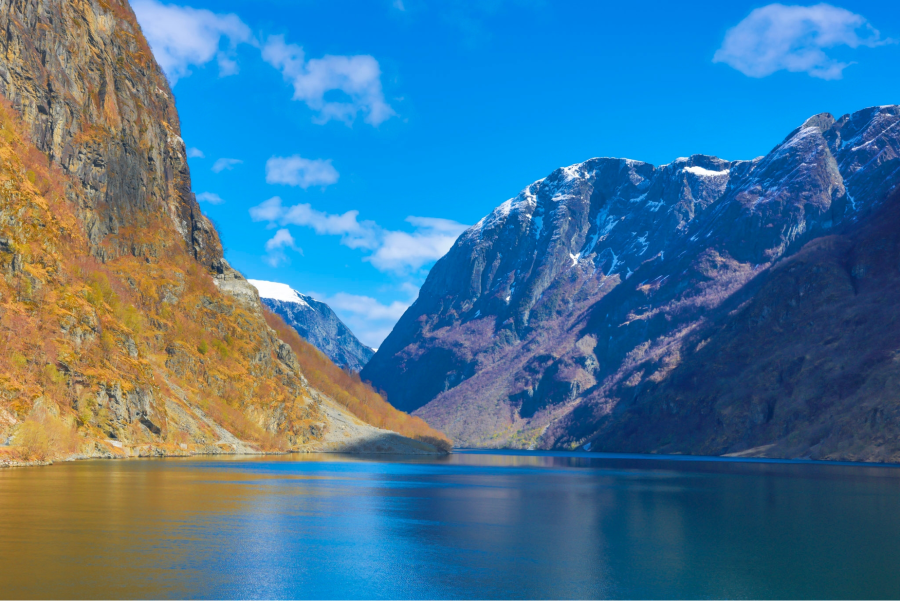 Ngắm vẻ quyến rũ đến nao lòng của Vịnh Naeroyfjord & Aurlandsfjord