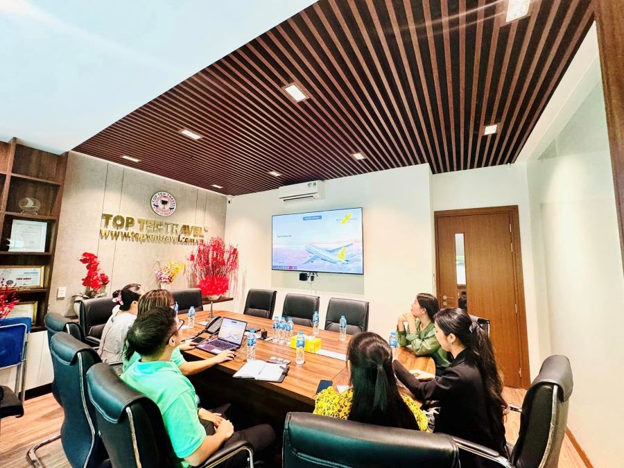 Buổi làm việc của Royal Brunei Airlines ngay tại trụ sở Công Ty Top Ten Travel