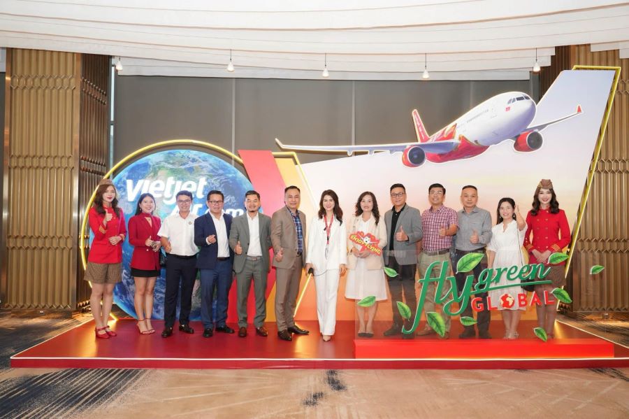 Top Ten Travel vinh hạnh là khách mời tham dự buổi “Hội Nghị Triển Khai Kế Hoạch 2024” của Vietjet Air