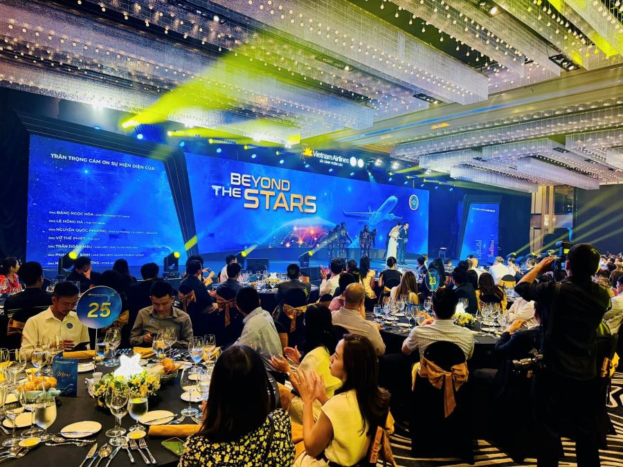 Top Ten Travel là Khách mời trong đêm tiệc VIP của VietNam Airlines