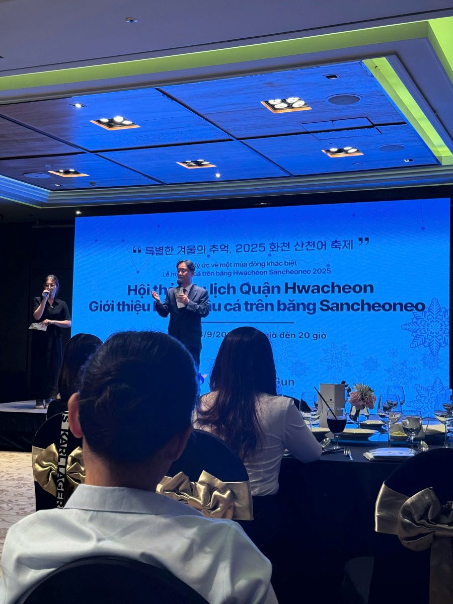 Đại diện văn phòng xúc tiến du lịch quận Hwacheon phát biểu tại sự kiện