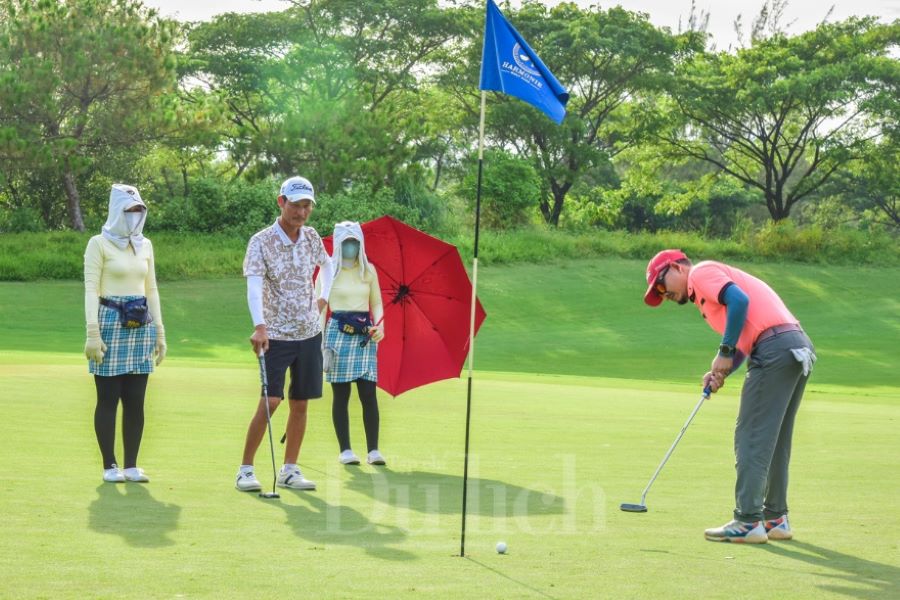Không chỉ được trải nghiệm các dịch vụ đẳng cấp mà dòng tour golf còn đưa du khách tới khám phá các sân golf 5 sao trong nước và quốc tế