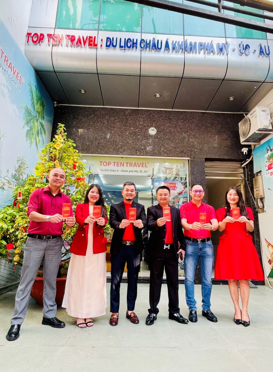 Ban Lãnh Đạo công ty trong ngày làm việc đầu tiên của năm Giáp Thìn