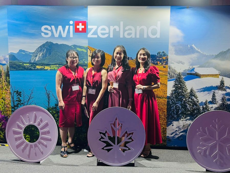 Bà Phạm Thị Thu Hằng - Phó Giám Đốc Điều Hành là đại diện Top Ten Travel tham gia vào sự kiện lần này