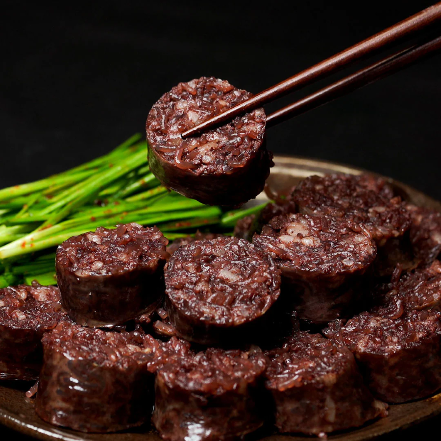 Dồi Hàn Quốc là một món ăn đường phố độc đáo và đầy hấp dẫn của Hàn Quốc