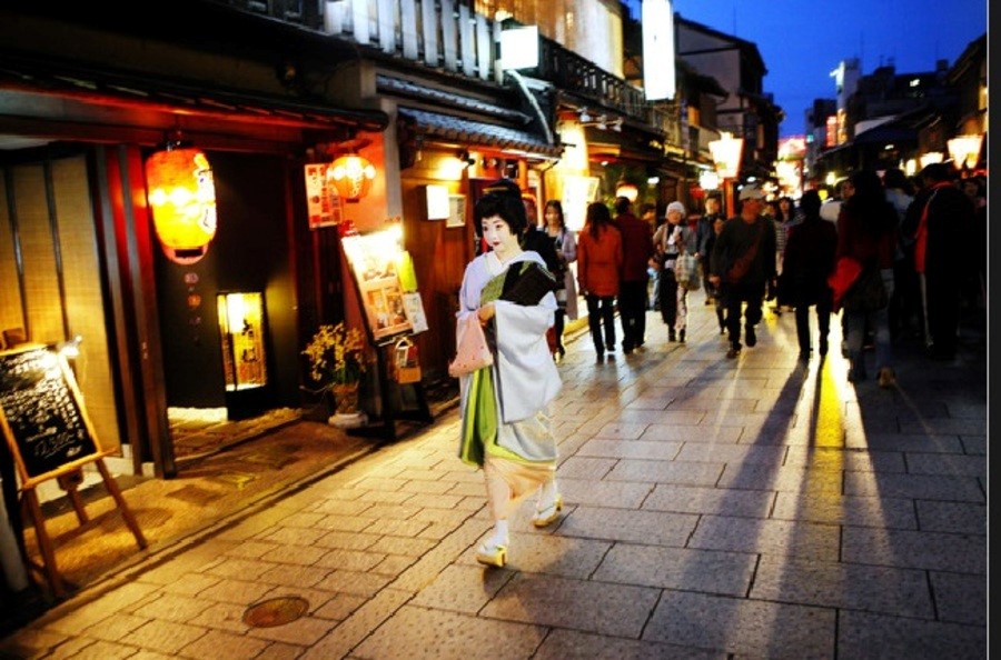 Du khách có thể chọn mua được nhiều món quà lưu niệm khác nhau