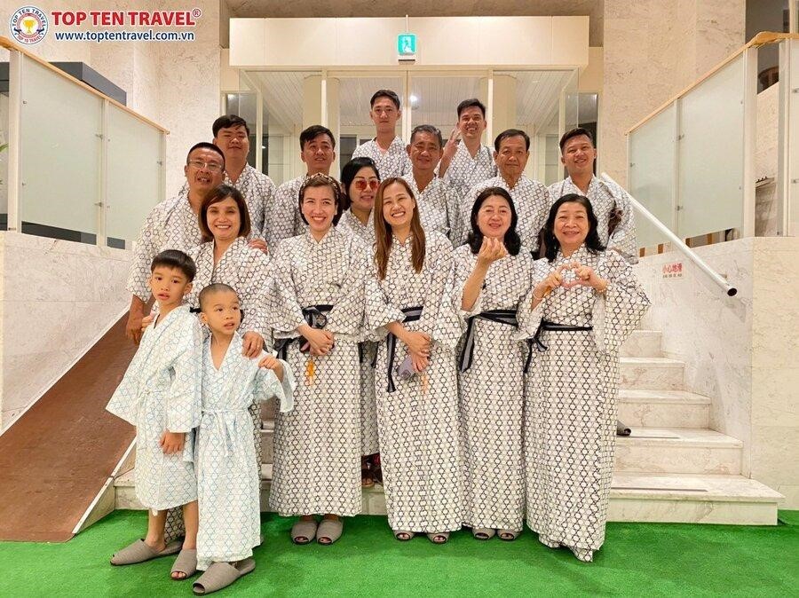 Hình ảnh du khách tham gia các tour Nhật Bản của Top Ten Travel