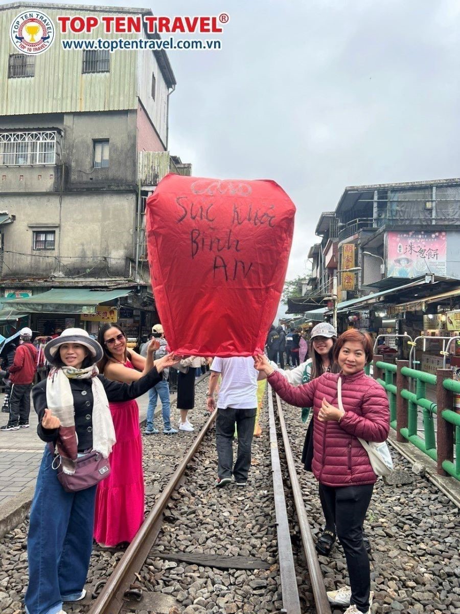 Trải nghiệm cảm giác thả thiên đăng tại Làng Cổ Thập Phần của Đài Loan