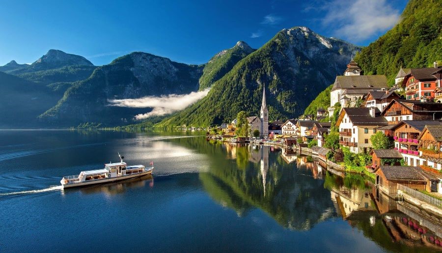 Hồ Hallstatter See thơ mộng sở hữu phong cảnh núi non tuyệt đẹp