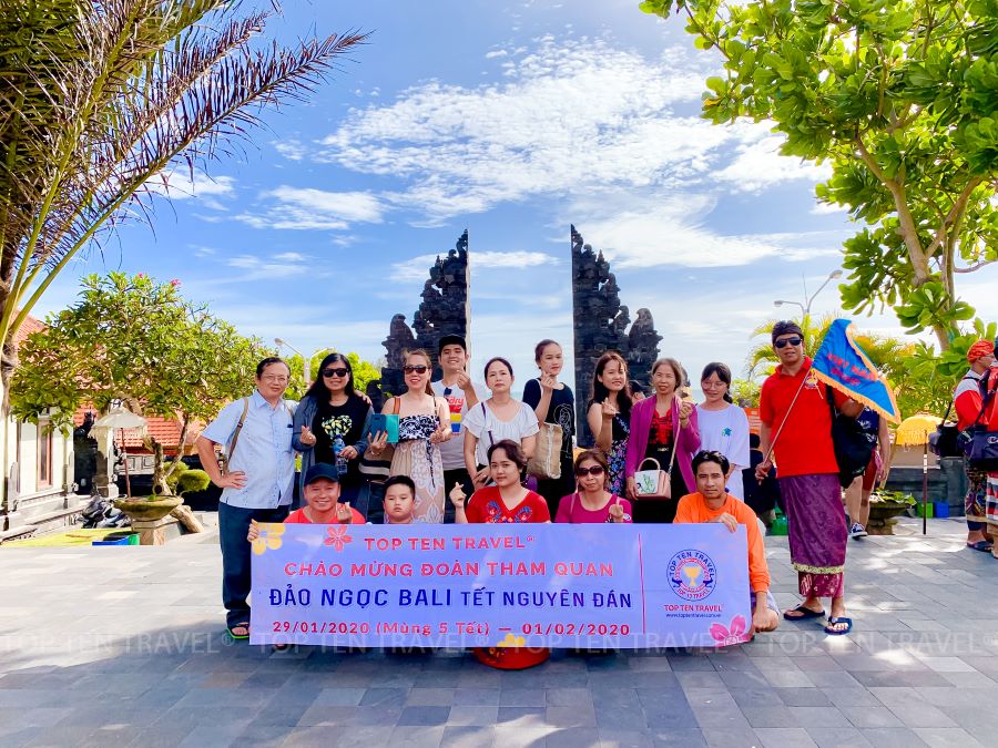 Cổng trời Bali thuộc ngôi đền thiêng Pura Lempuyang Luhur