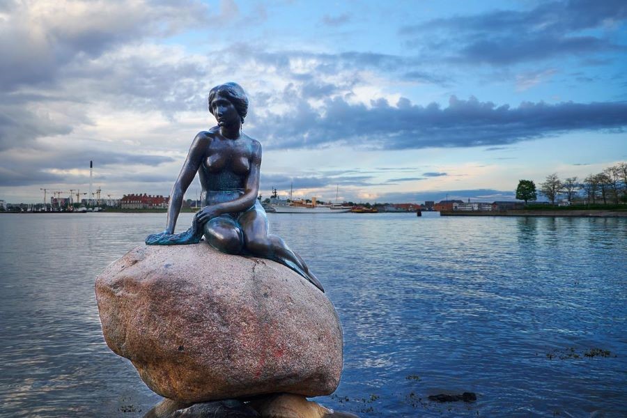 Biểu tượng nàng cá tiên Little Mermaid - biểu tượng tiêu biểu của Copenhagen