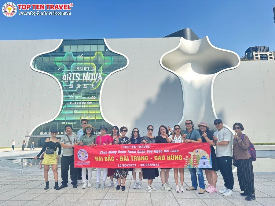 Đoàn khách Top Ten Travel tham quan du lịch Đài Loan