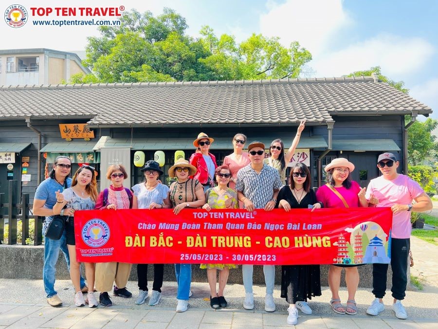 Đoàn khách Top Ten Travel tham quan du lịch Đài Loan