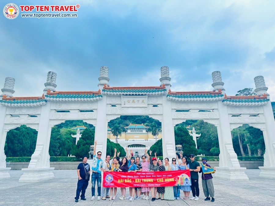 Đoàn khách Top Ten Travel tham quan du lịch Đài Loan