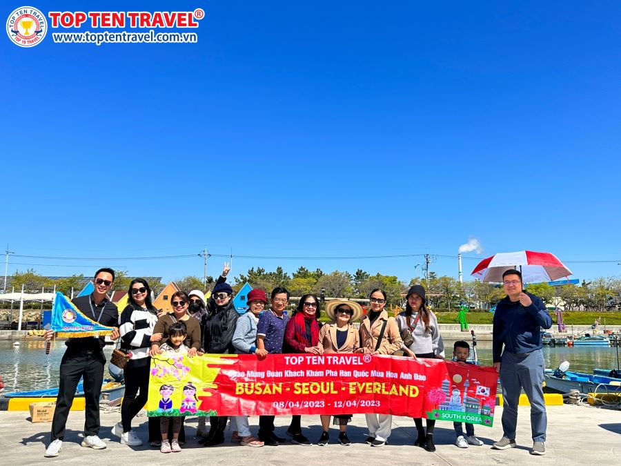 Đoàn khách Top Ten Travel tham quan du lịch Hàn Quốc
