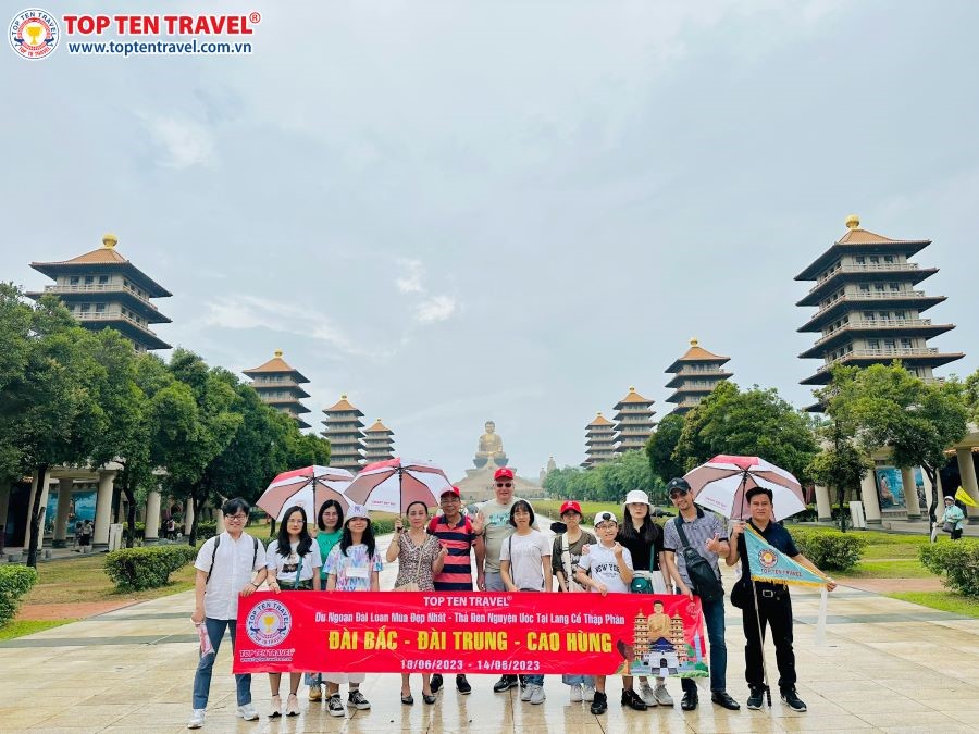 Đoàn khách tham quan và khám phá Đài Loan