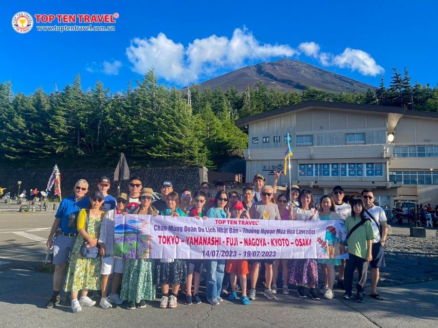 Hình ảnh khách tham gia tour du lịch Nhật Bản trọn gói tại Top Ten