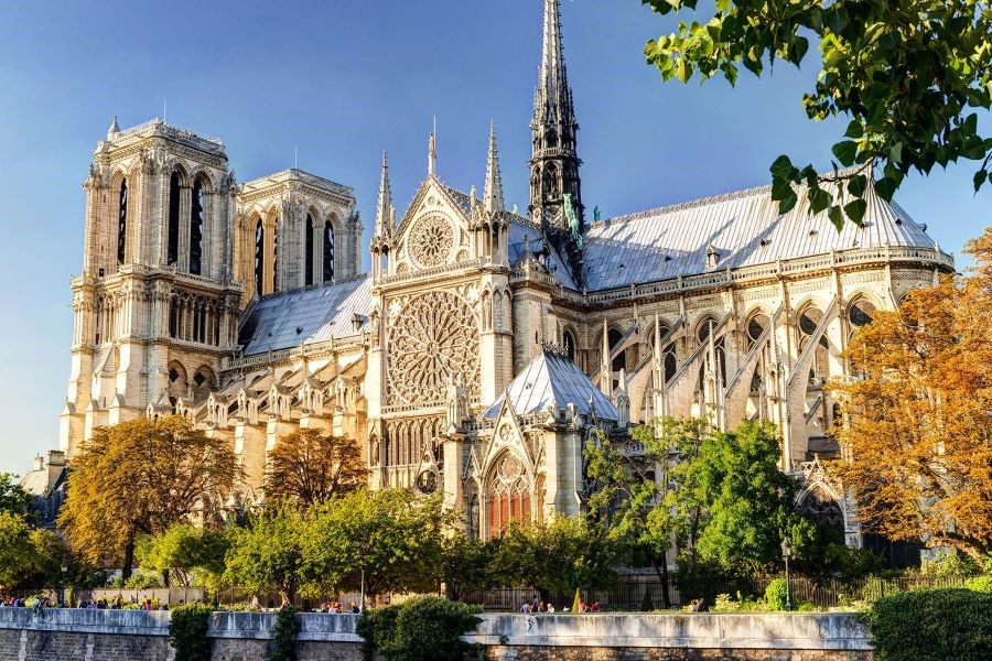 Toàn cảnh nhà thờ Đức Bà Paris