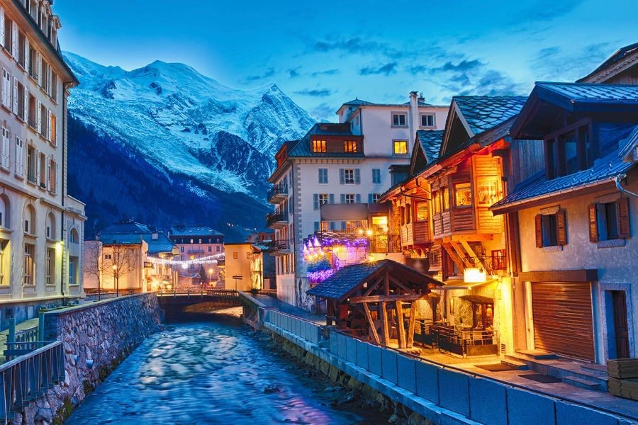 Bất cứ thời điểm nào, Làng Chamonix cũng đều đẹp theo một cách riêng