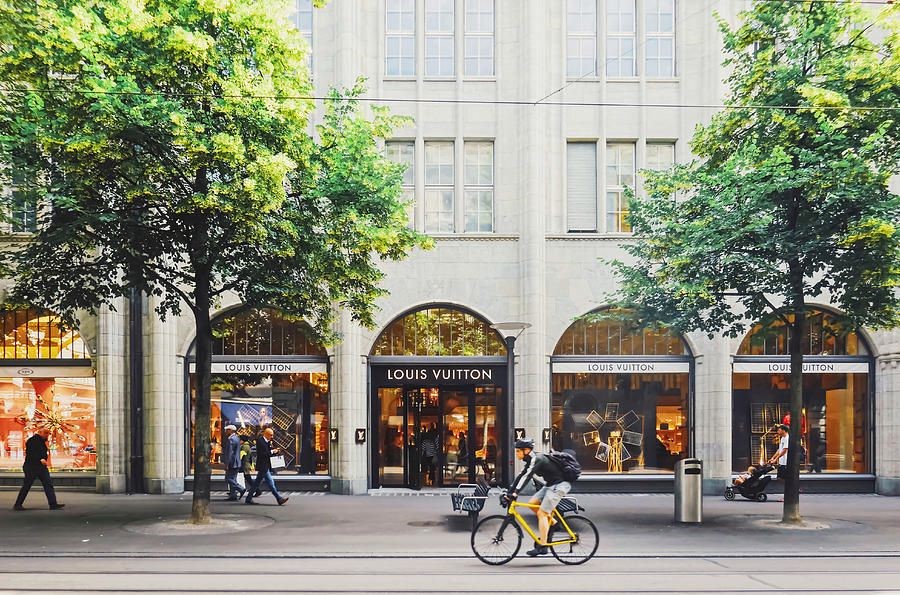 Bahnhofstrasse với rất nhiều các thương hiệu thời trang cao cấp khác nhau