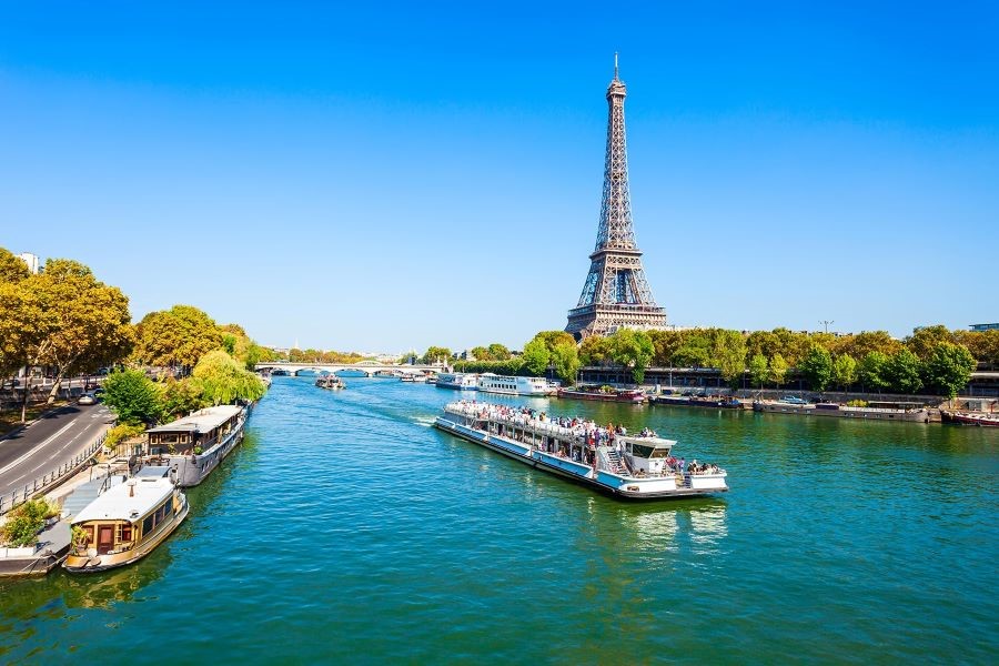 Thưởng lãm vẻ đẹp của thủ đô Paris hoa lệ bằng du thuyền trên dòng Seine êm ả