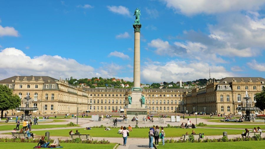 Quảng trường Cung điện Stuttgart với nhiều cảnh quan độc đáo