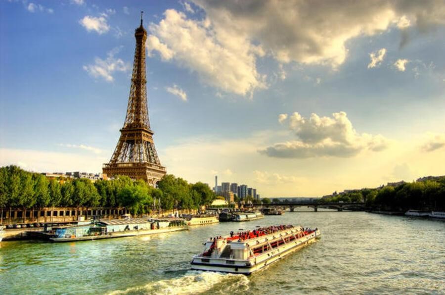 Tháp Eiffel – Biểu tượng lãng mạn của thủ đô Paris