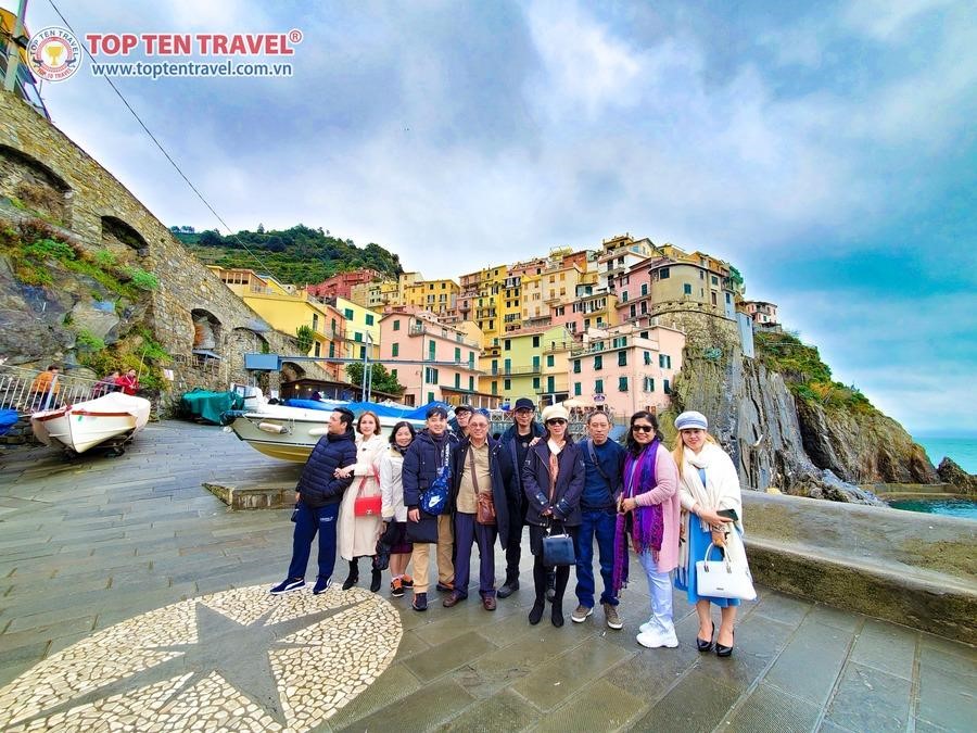 Hình ảnh khách tham gia hành trình tour Châu Âu 5 nước của Top Ten Travel