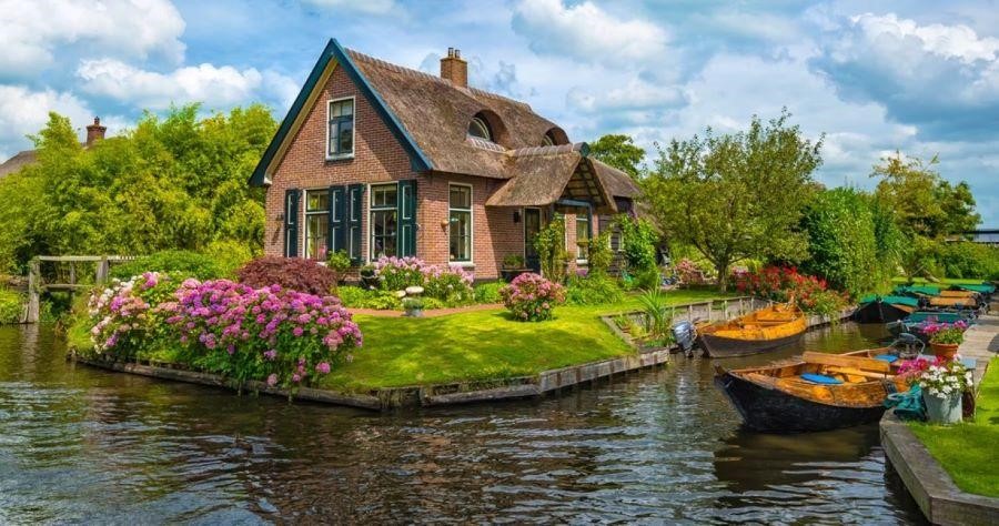 Tham quan ngôi làng cổ tích thơ mộng Giethoorn bằng thuyền