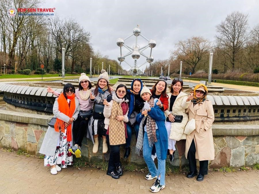 Hình ảnh khách tham gia hành trình tour Châu Âu 5 nước của Top Ten Travel