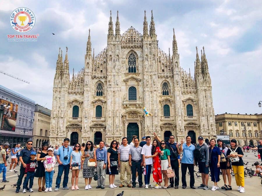Hình ảnh khách tham gia hành trình tour Châu Âu 5 nước của Top Ten Travel