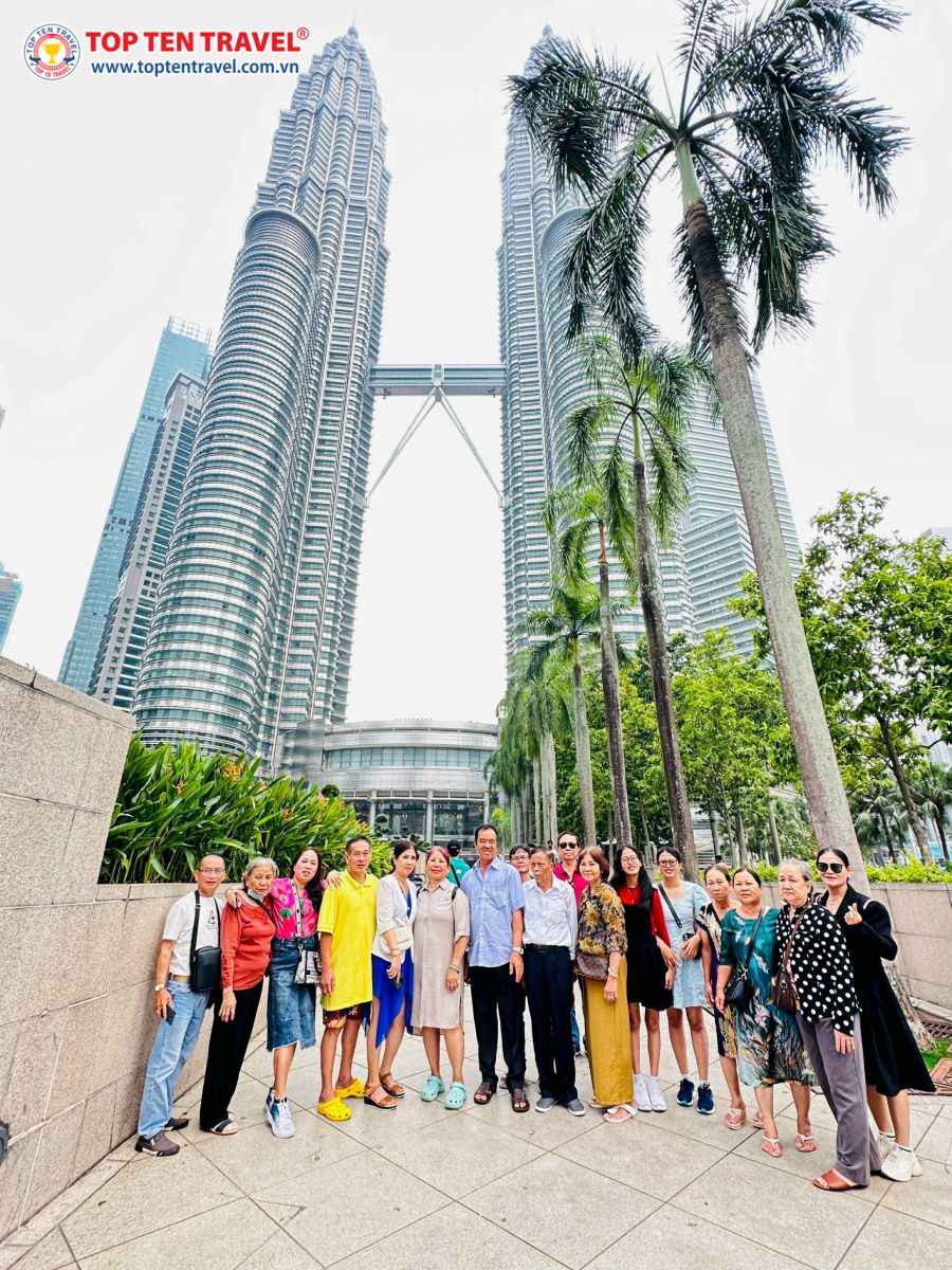 Những vị khách đã tin tưởng lựa chọn Top Ten Travel trong chuyến hành trình khám phá Singapore và Malaysia