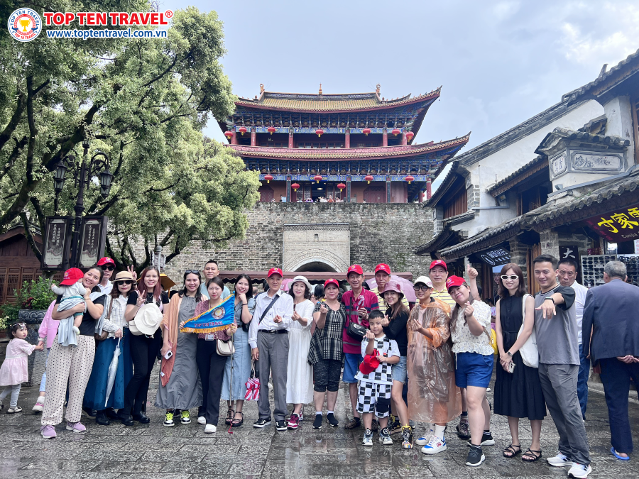 Đoàn khách Top Ten Travel tham quan khám phá Trung Quốc