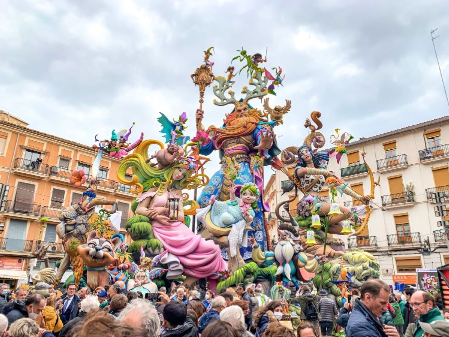 Lễ hội hình nộm Fallas Tây Ban Nha là một lễ hội vui chơi náo nhiệt có ý nghĩa văn hóa sâu sắc