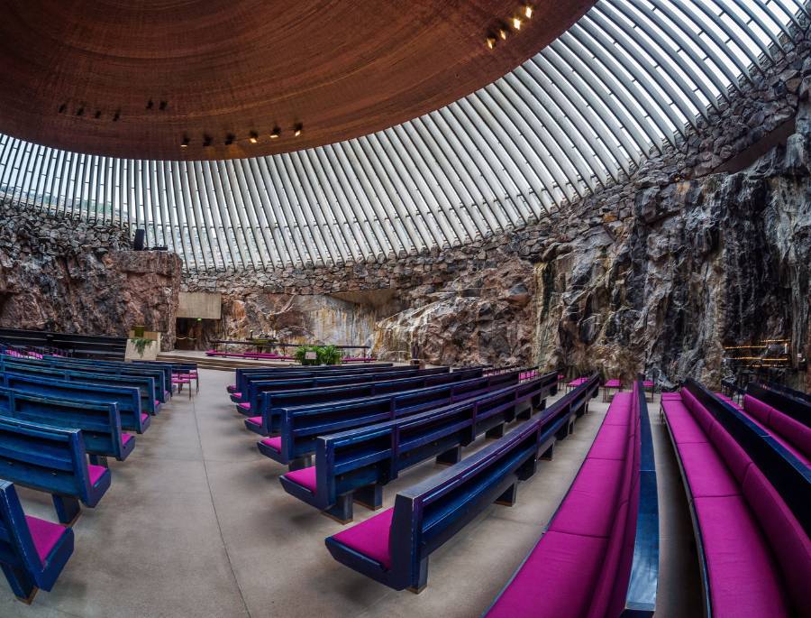 Nhà thờ Temppeliaukio gây ấn tượng khi được xây dựng trong 1 khối đá khổng lồ