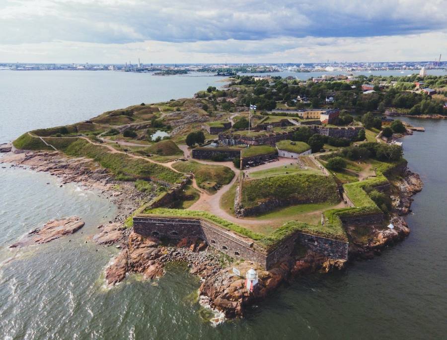 Pháo đài Suomenlinna sở hữu diện tích rộng lớn với các khẩu pháo cổ đại